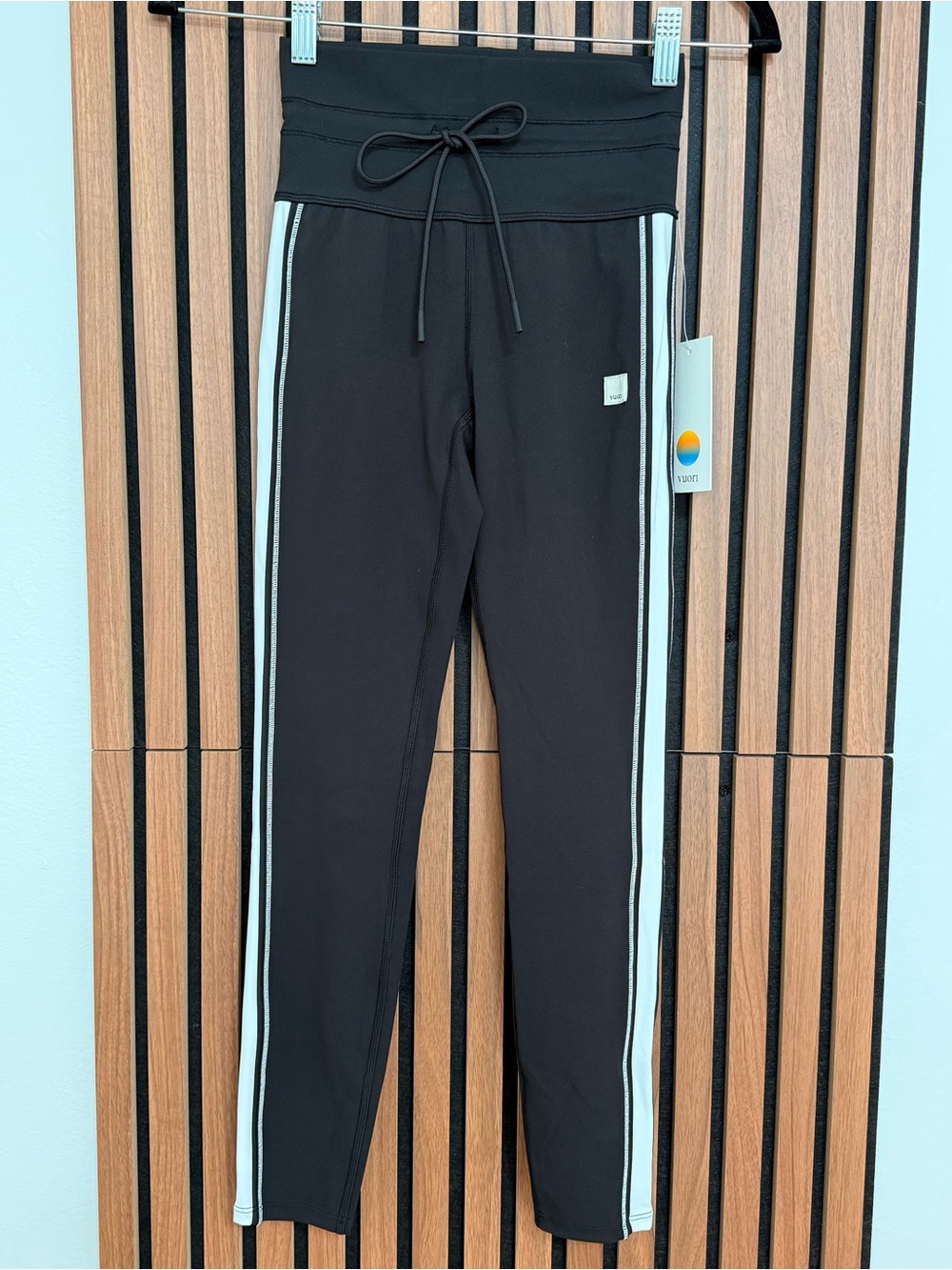 NWT Vuori Black Leggings with White Side Stripes XS